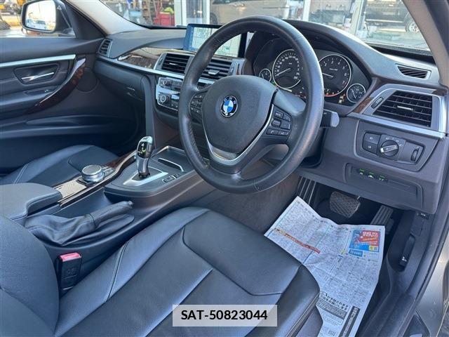 Bmw 3 SERIES 2018-06 3355771-8