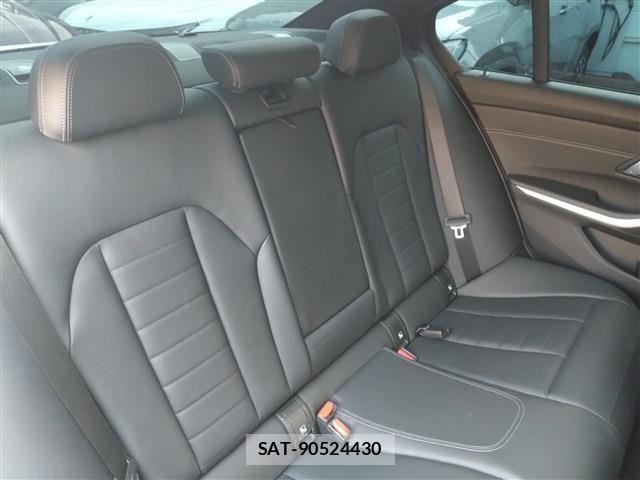 Bmw 3 SERIES 2019-06 6670486-12
