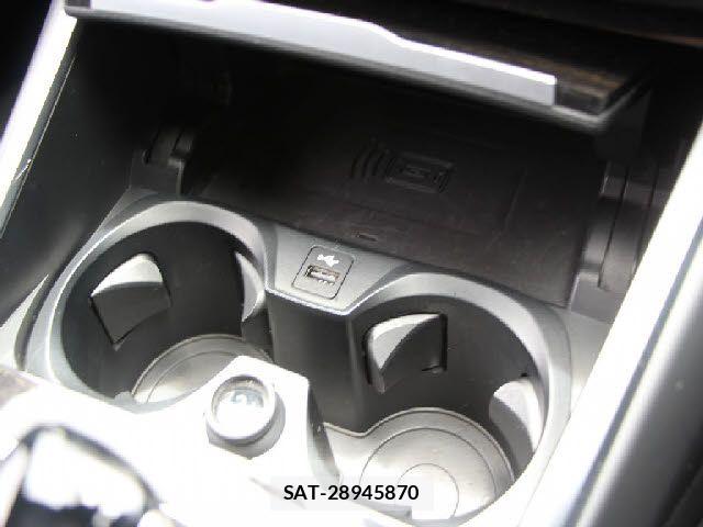Bmw 3 SERIES 2019-06 7057623-16