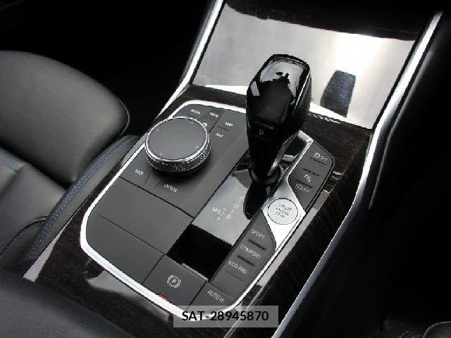 Bmw 3 SERIES 2019-06 7057623-17