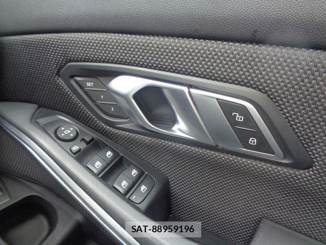 Bmw 3 SERIES 2019-03 7902317-24