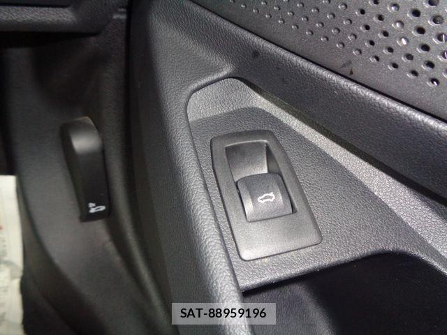 Bmw 3 SERIES 2019-03 7902317-25