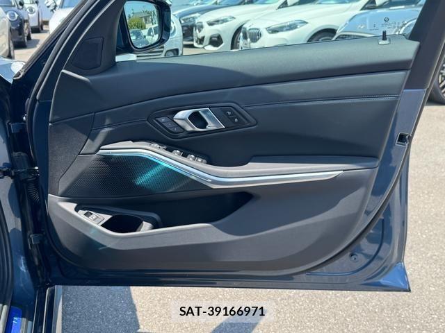 Bmw 3 SERIES 2025-12 8206553-24