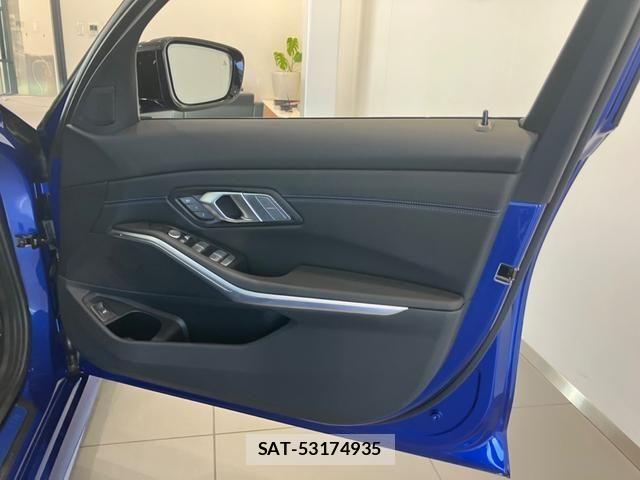 Bmw 3 SERIES 2025-10 8206552-18