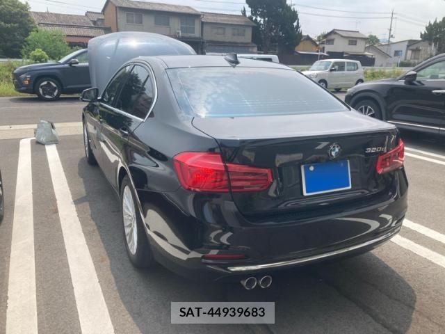 Bmw 3 SERIES 2018-07 8411395-1