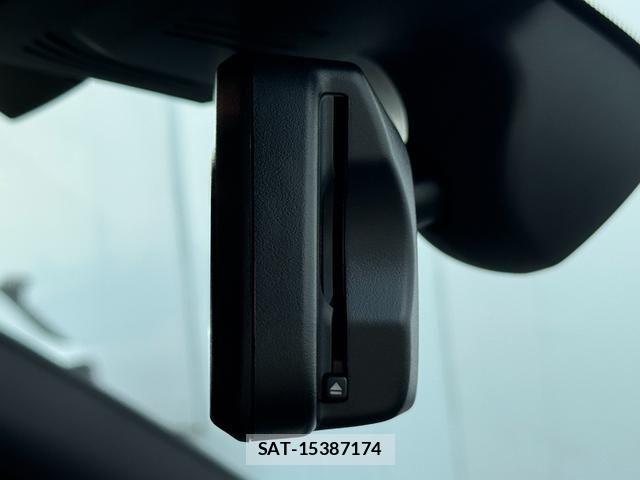 Bmw 3 SERIES 2026-03 8523721-23