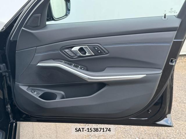 Bmw 3 SERIES 2026-03 8523721-25