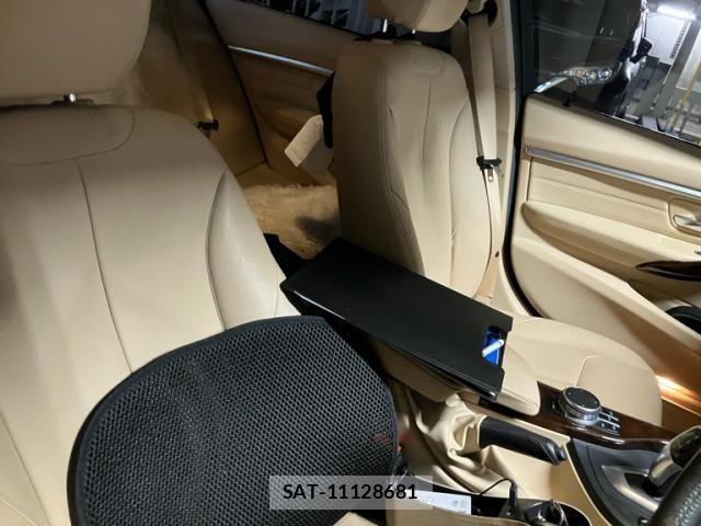 Bmw 3 SERIES 2019-03 8523730-9