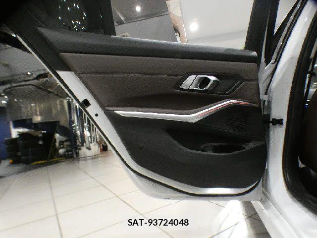 Bmw 3 SERIES 2019-06 8870508-21