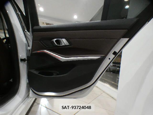 Bmw 3 SERIES 2019-06 8870508-23