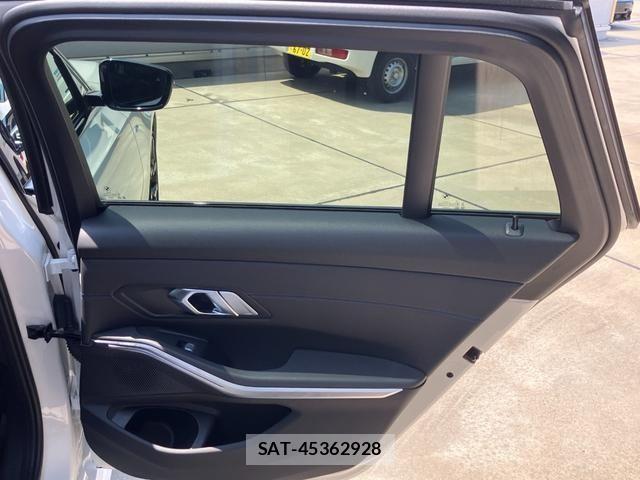 Bmw 3 SERIES 2025-12 8098209-24