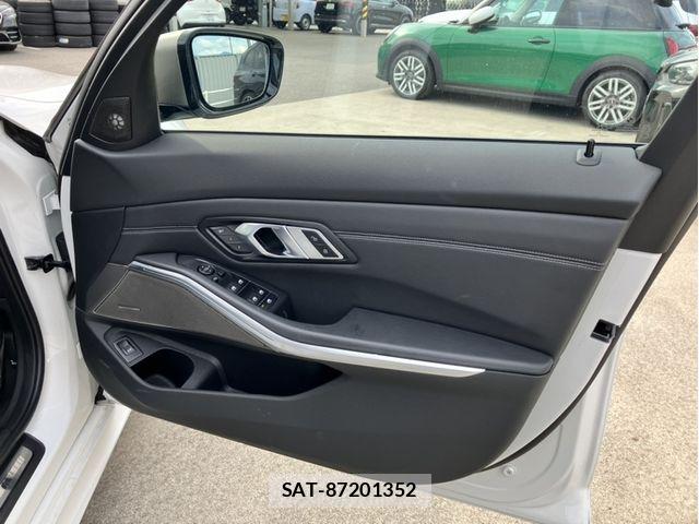 Bmw 3 SERIES 2022-08 8313329-11