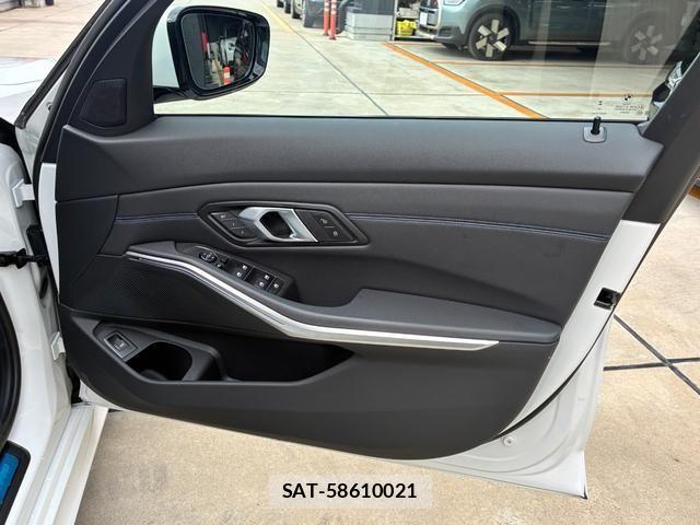 Bmw 3 SERIES 2026-02 8878852-24