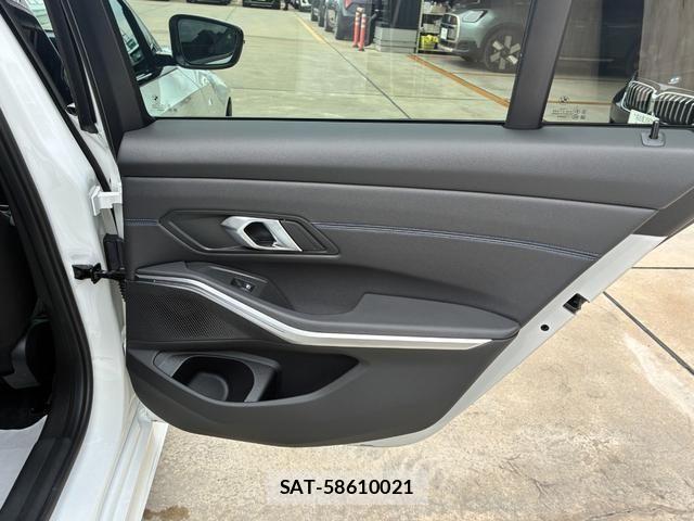 Bmw 3 SERIES 2026-02 8878852-25