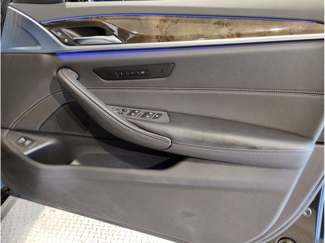 Bmw 5 SERIES 2017-06 482358-28