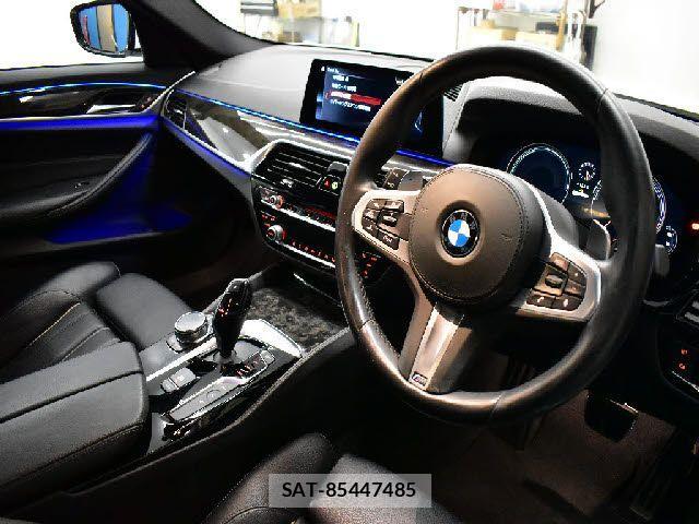 Bmw 5 SERIES 2017-05 1543047-15