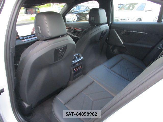 Bmw 5 SERIES 2025-04 2660718-13