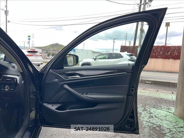 Bmw 5 SERIES 2017-02 6242409-11