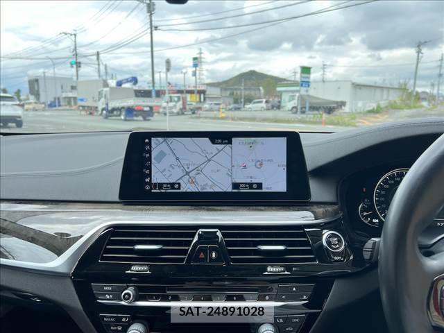 Bmw 5 SERIES 2017-02 6242409-1