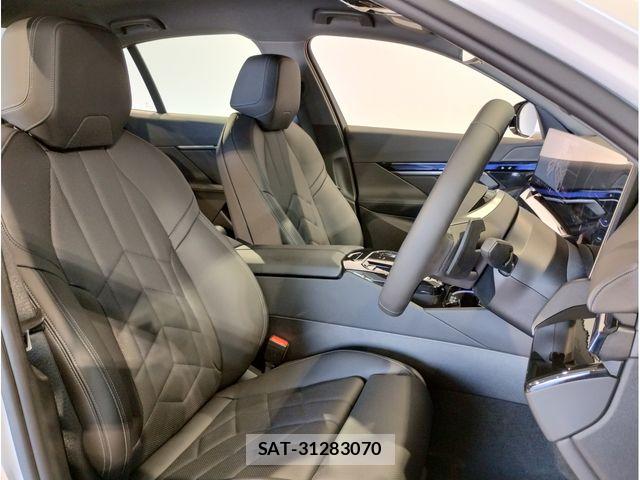 Bmw 5 SERIES 2024-05 7215342-13
