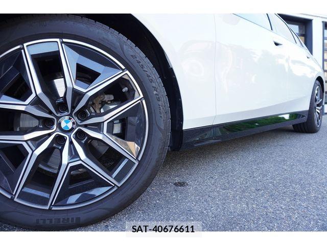 Bmw 5 SERIES 2026-01 7615226-27