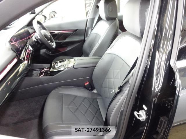 Bmw 5 SERIES 2025-09 7721404-13