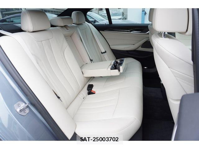 Bmw 5 SERIES 2018-06 7902327-11