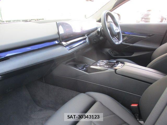 Bmw 5 SERIES 2025-09 7902325-1