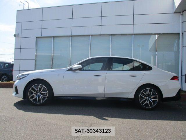Bmw 5 SERIES 2025-09 7902325-6