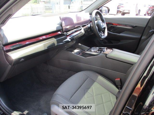 Bmw 5 SERIES 2025-10 8073042-1