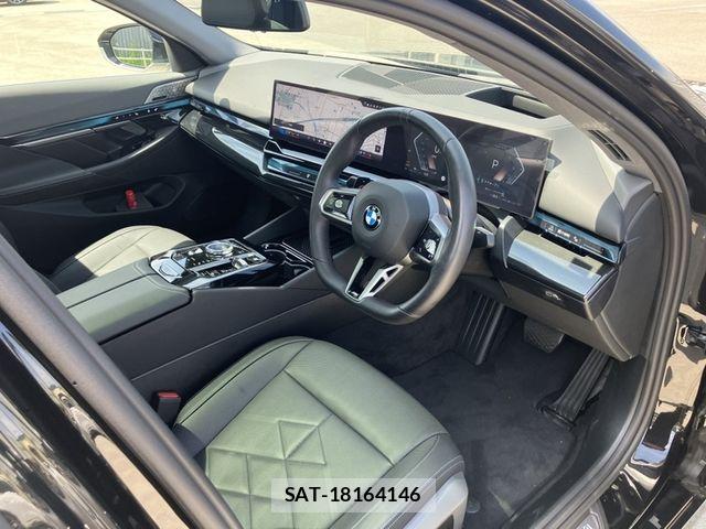 Bmw 5 SERIES 2025-11 8129183-1