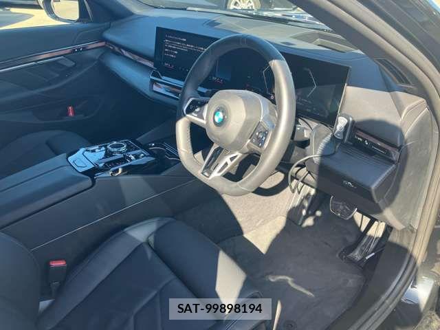 Bmw 5 SERIES 2025-03 8206577-10