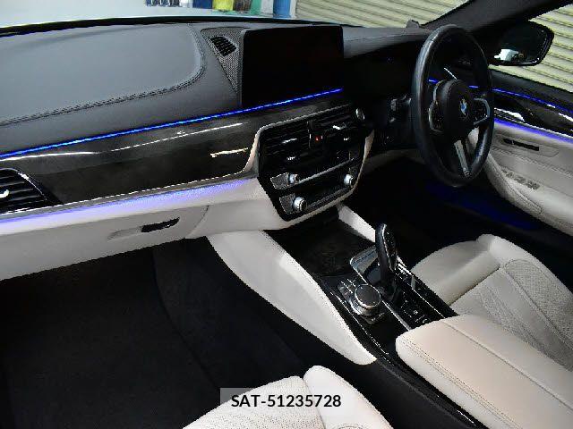 Bmw 5 SERIES 2021-03 8244703-19