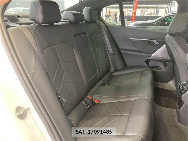 Bmw 5 SERIES 2024-03 8244704-11