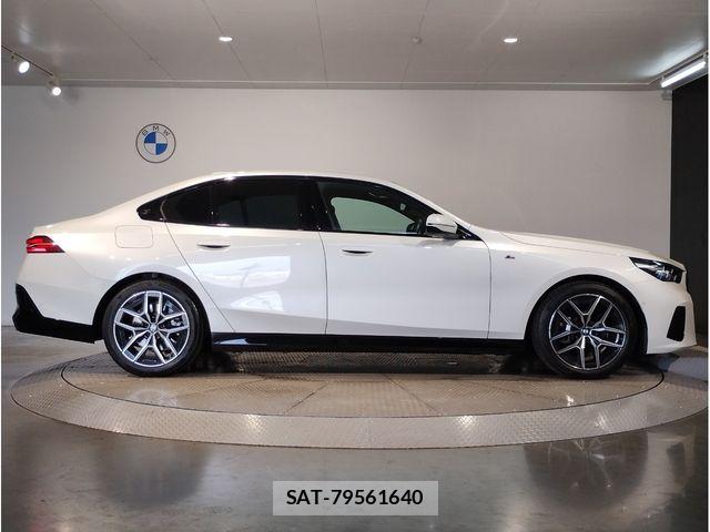 Bmw 5 SERIES 2024-04 8335065-6
