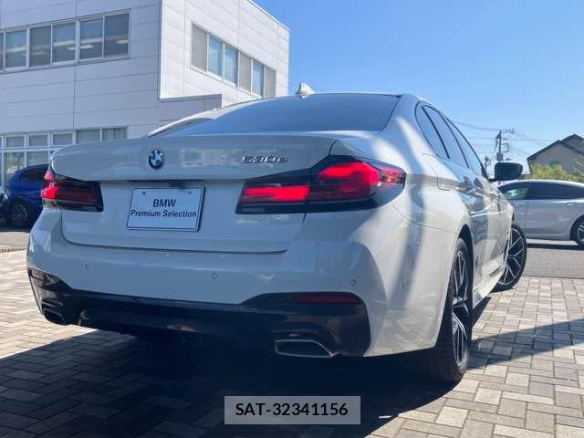 Bmw 5 SERIES 2021-05 8353975-2