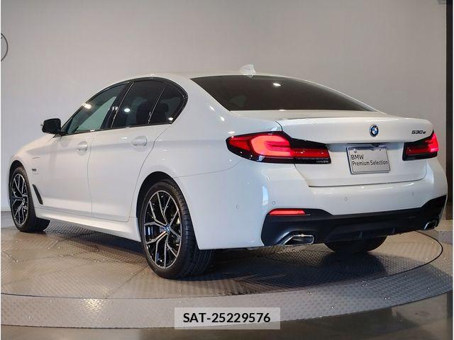 Bmw 5 SERIES 2022-06 8523750-2