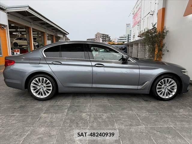 Bmw 5 SERIES 2018-03 8740875-11