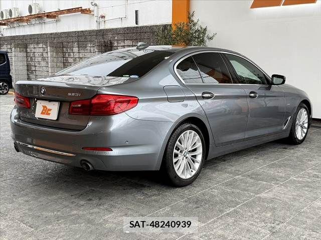 Bmw 5 SERIES 2018-03 8740875-14