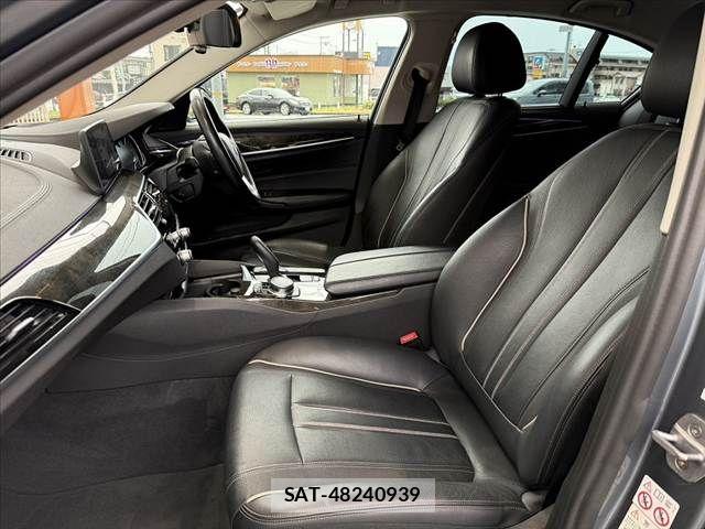 Bmw 5 SERIES 2018-03 8740875-16