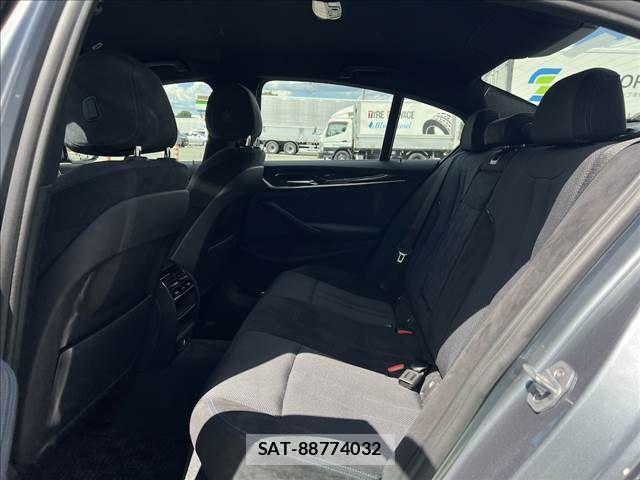 Bmw 5 SERIES 2019-01 8779618-8