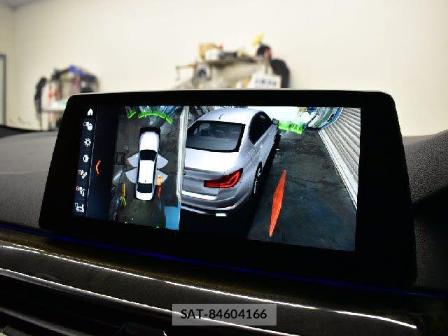 Bmw 5 SERIES 2019-08 8795382-12