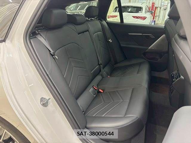 Bmw 5 SERIES 2024-08 1048498-9