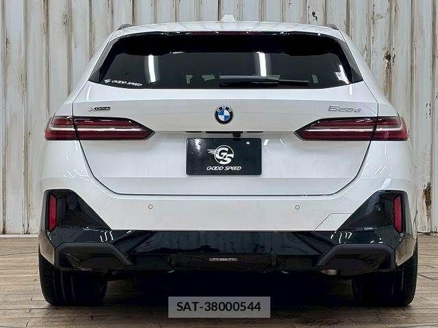 Bmw 5 SERIES 2024-08 1048498-12