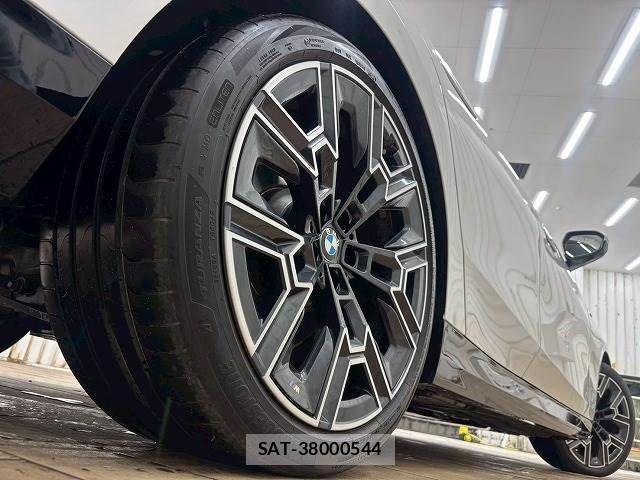 Bmw 5 SERIES 2024-08 1048498-18