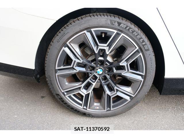 Bmw 5 SERIES 2025-04 1930996-25