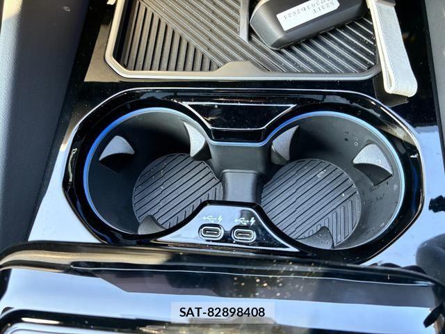 Bmw 5 SERIES 2025-11 6242415-19