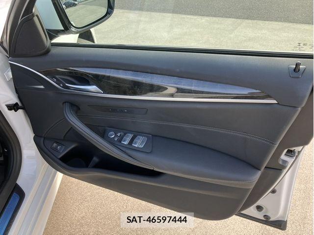 Bmw 5 SERIES 2021-03 8098256-10