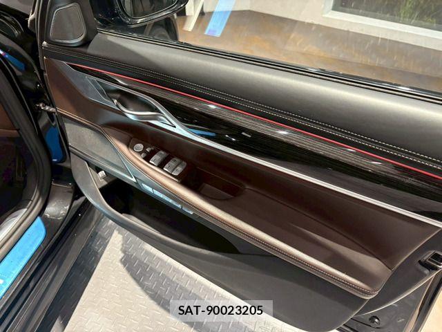 Bmw 7 SERIES 2017-12 7215343-16