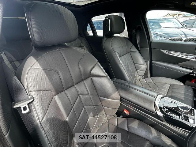 Bmw 7 SERIES 2023-03 8658212-14